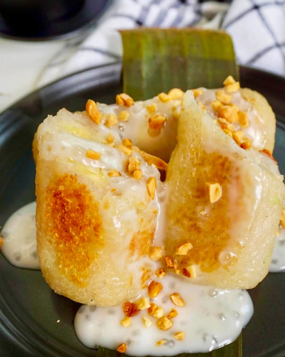 Grilled Bananas Wrapped in Sticky Rice - Chuối Nếp Nướng