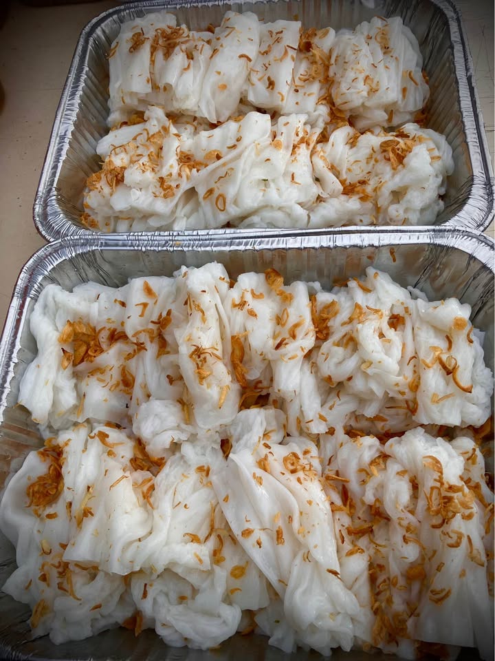Steamed Rice Sheets with Crispy Shallots (Per lb)