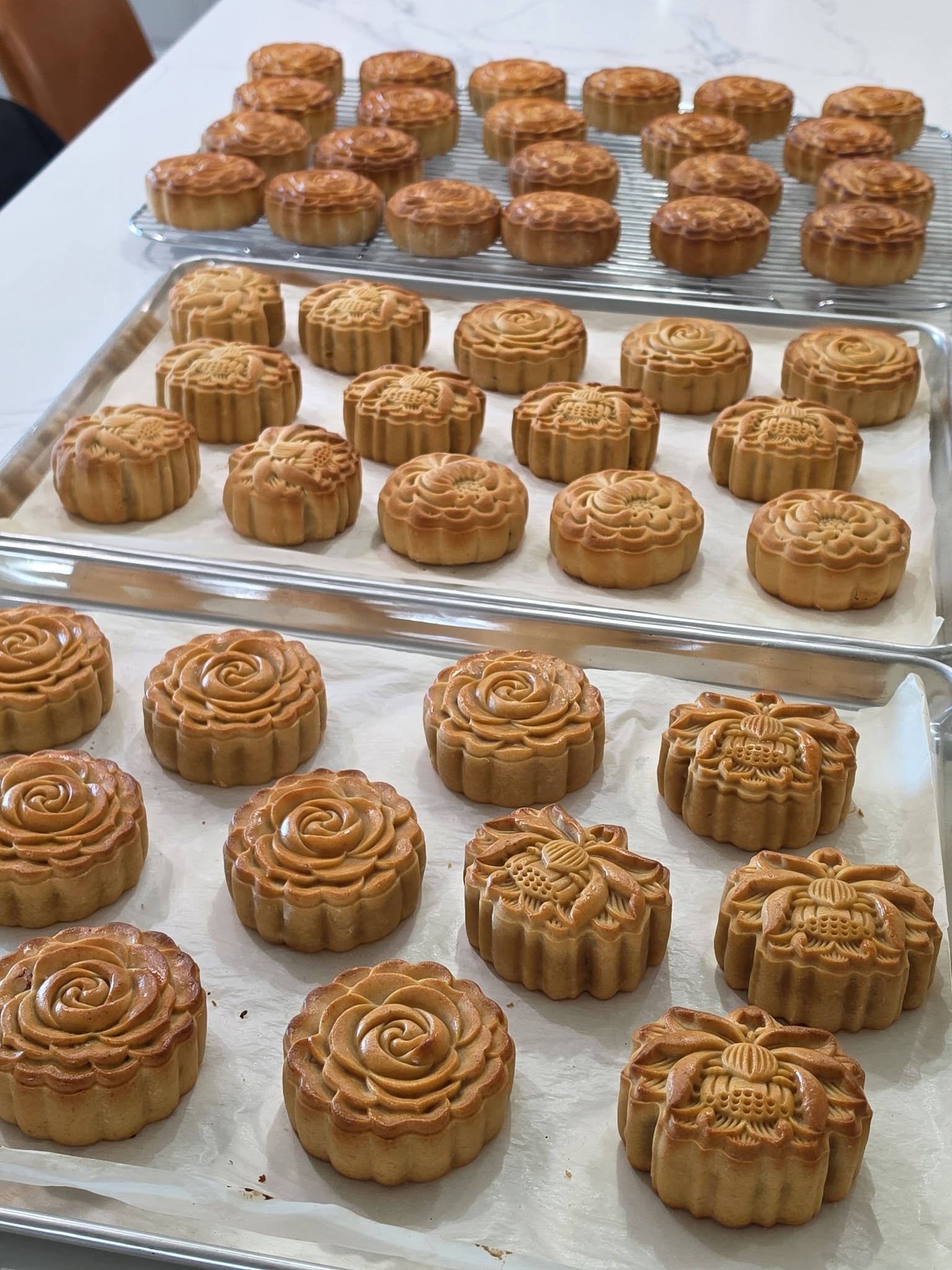Roasted Chicken & Mixed Nut Mooncake w/ Salted Egg Yolk (200g)