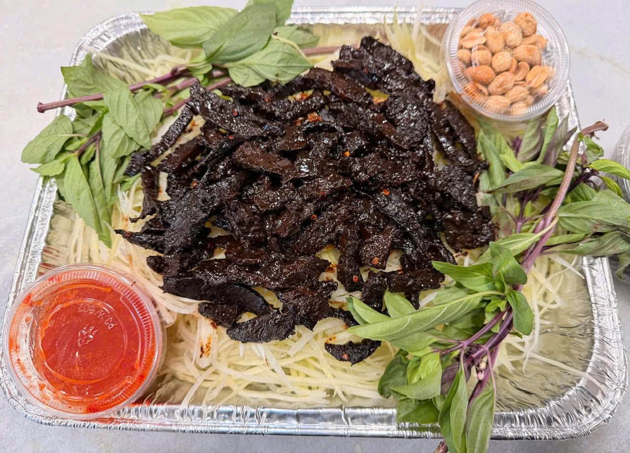Black Beef Jerky Papaya Salad - Gỏi đu đủ khô bò đen