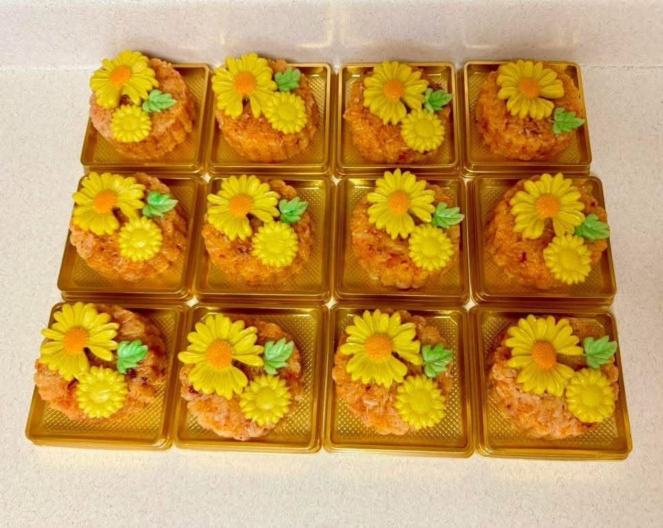 Floral Molded Gac Sticky Rice