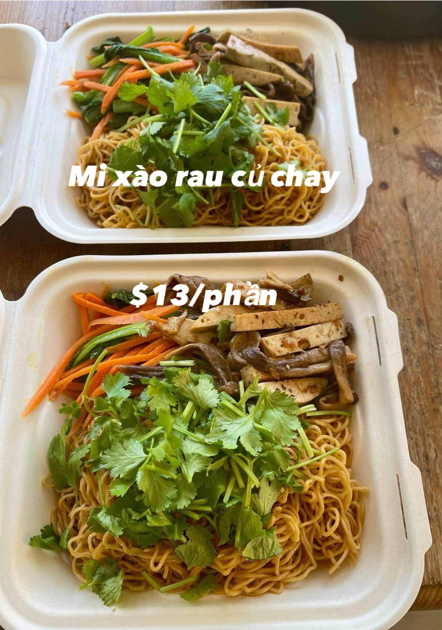 Vegetarian Stir-Fried Noodles with Vegetables & Mushrooms