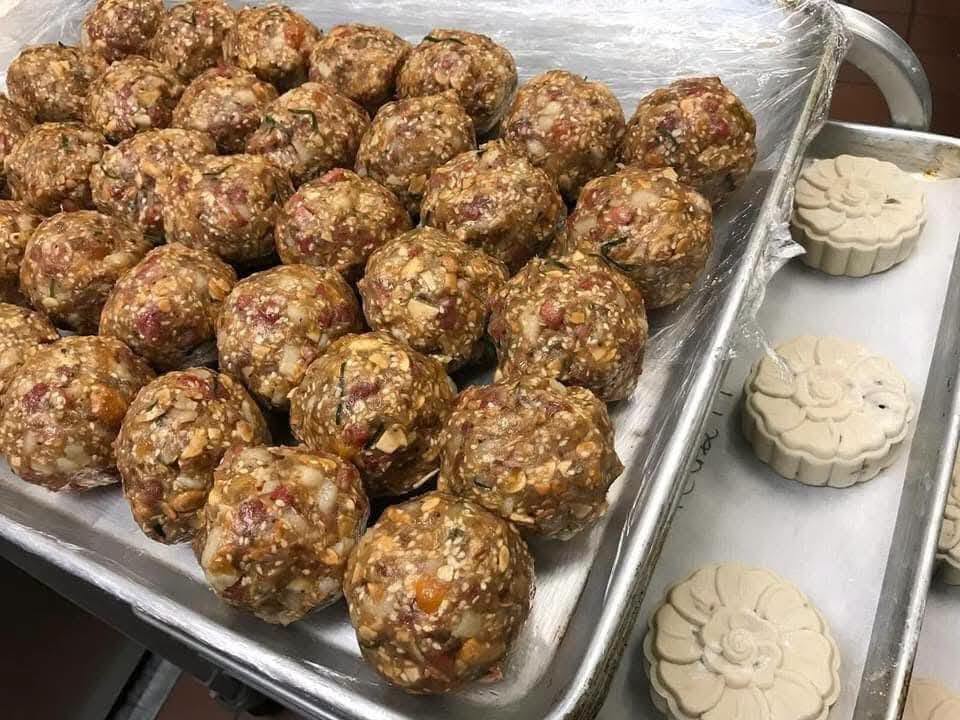 Deluxe Vegetarian Mixed Nuts & Mushroom Mooncake