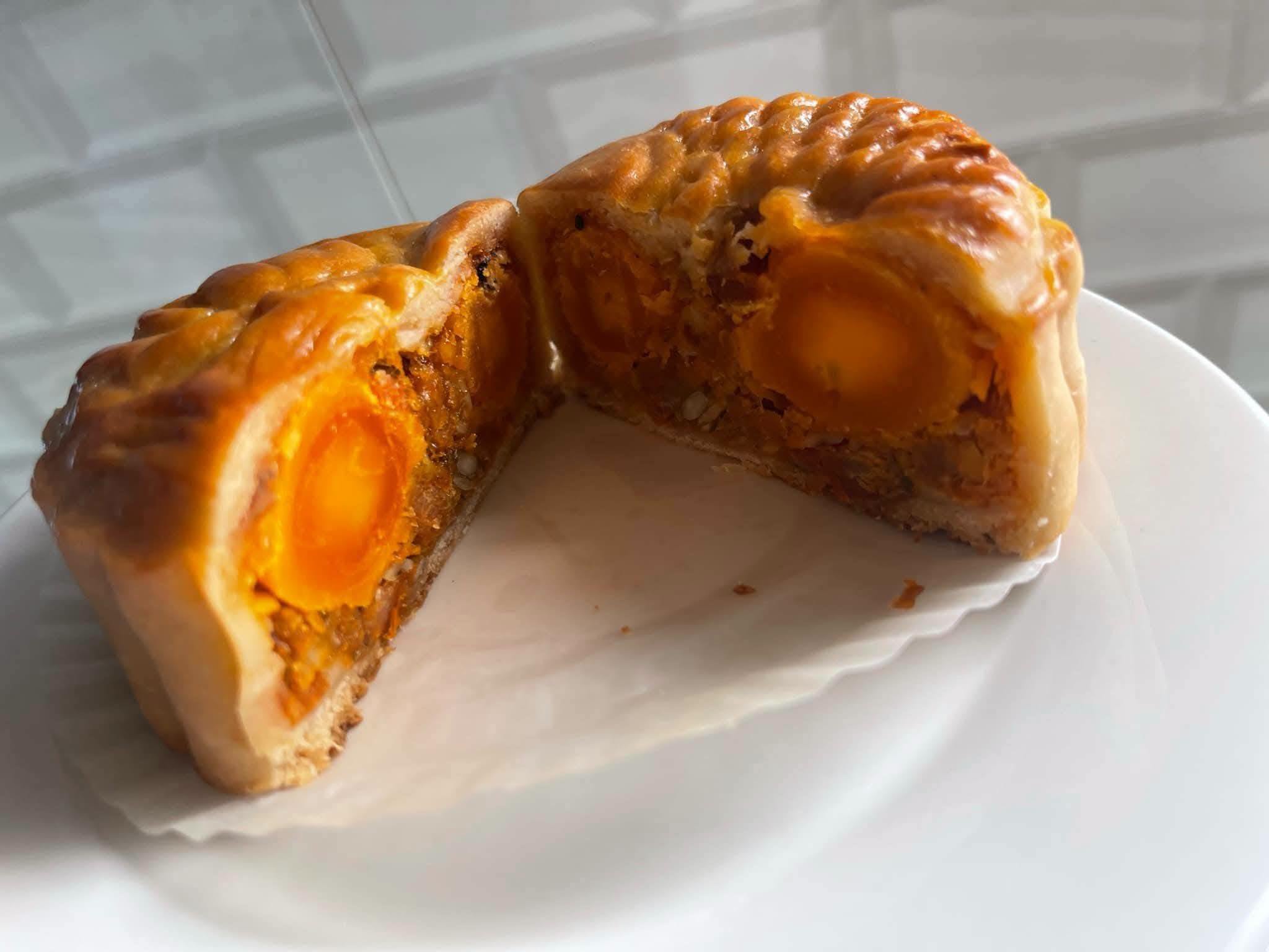 Premium Roasted Chicken Mixed Nuts Mooncake