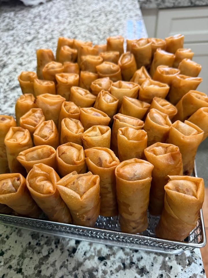 Freshly Fried Crispy Egg Rolls (Min. 30 pcs) – $1.50 / piece