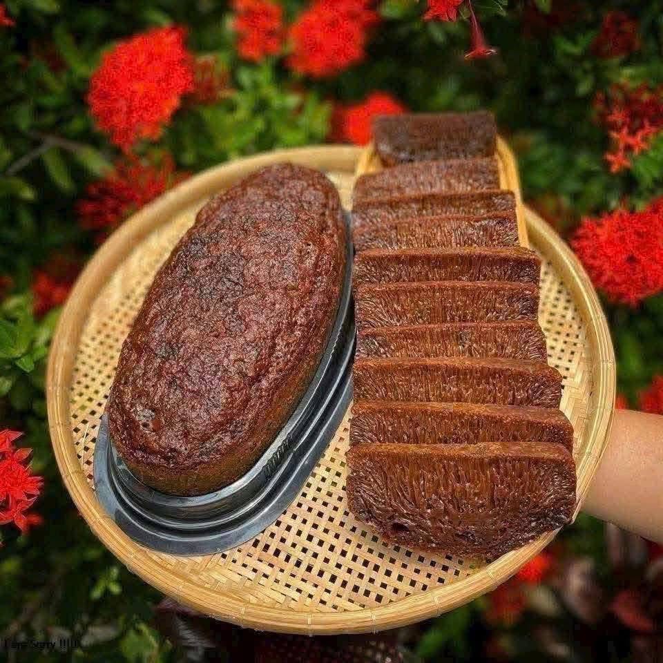 Vietnamese Baked Palm Sugar or Pandan Honeycomb Cake - Bánh Bò Thốt Nốt / Lá Dứa Nướng