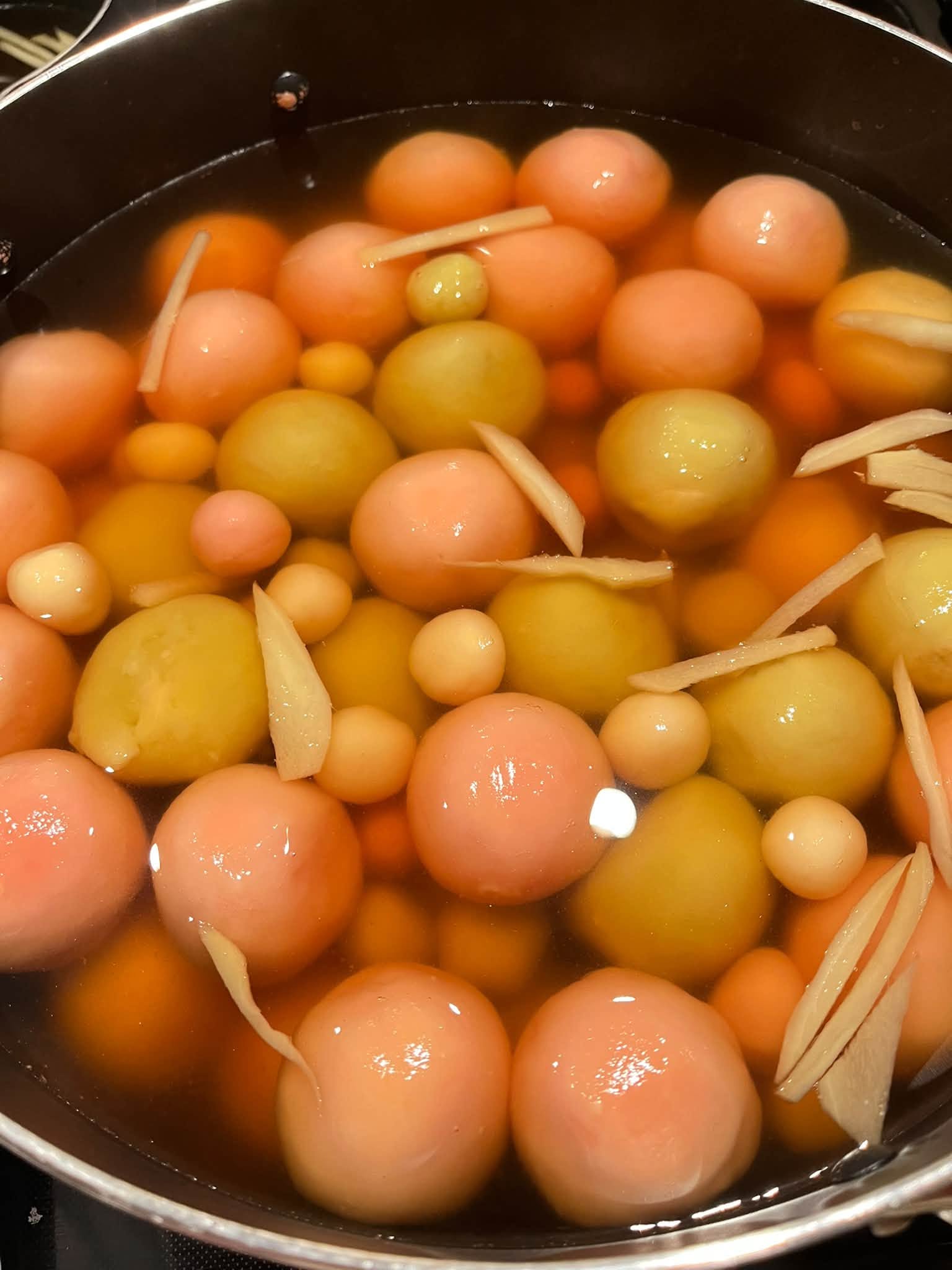 Vietnamese Glutinous Rice Balls in Ginger Syrup - Chè Trôi Nước