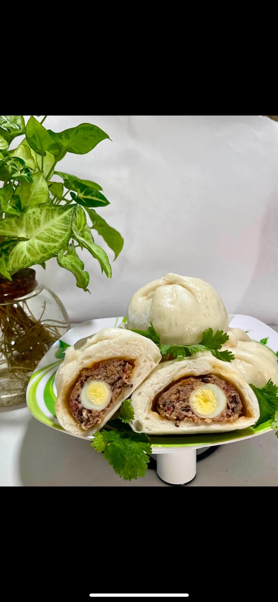 Fresh Vietnamese Traditional Steamed Buns with Pork & Quail Egg (Box of 4, ~135g–140g each)